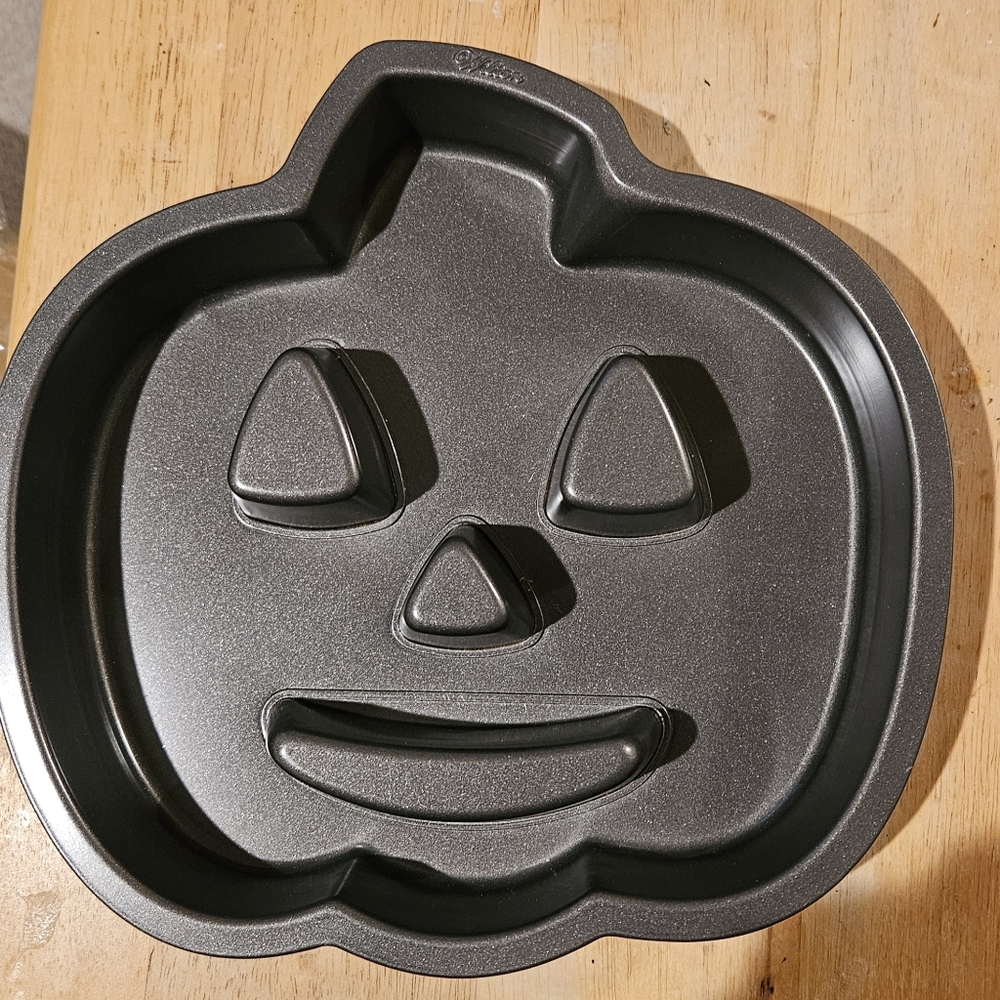 Wilton Gray Pumpkin Cake Pan
